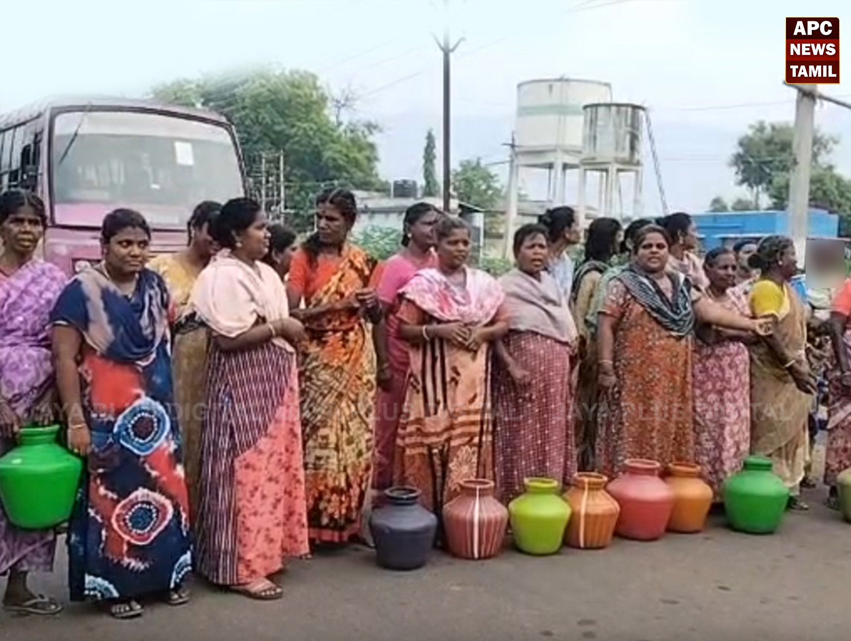 பூவிருந்தவல்லி அருகே குடிநீர் இன்றி தவிக்கும் மக்கள்: காலி குடங்களுடன் பெண்கள் போராட்டம் – எம்.எல்.ஏ மீது அதிருப்தி!
