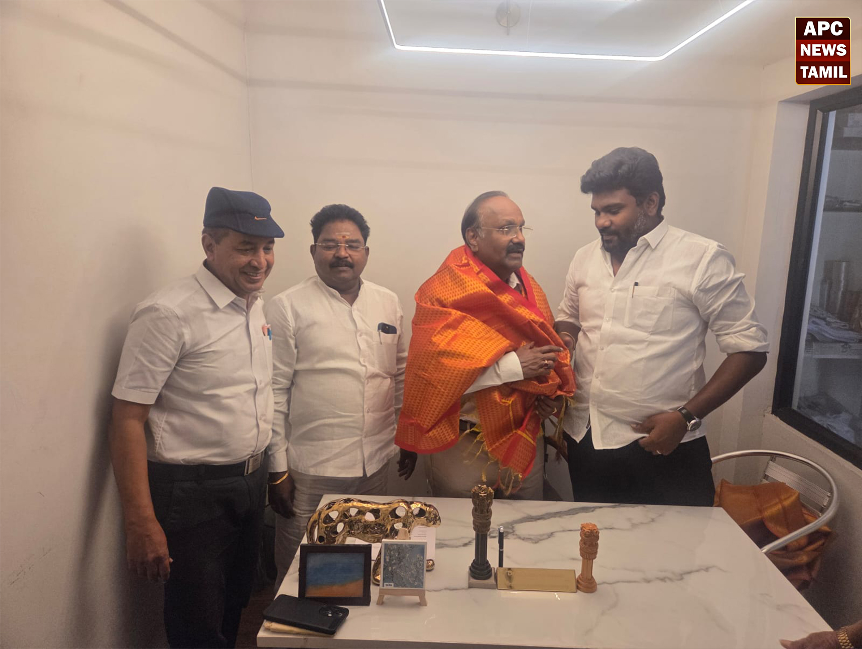 ஆவடி: 105 வீடுகளுக்கு ஆக்கிரமிப்பு நோட்டீஸ் – நிறுத்தக் கோரி எம்.எல்.ஏ-விடம் துணை மேயர் மனு