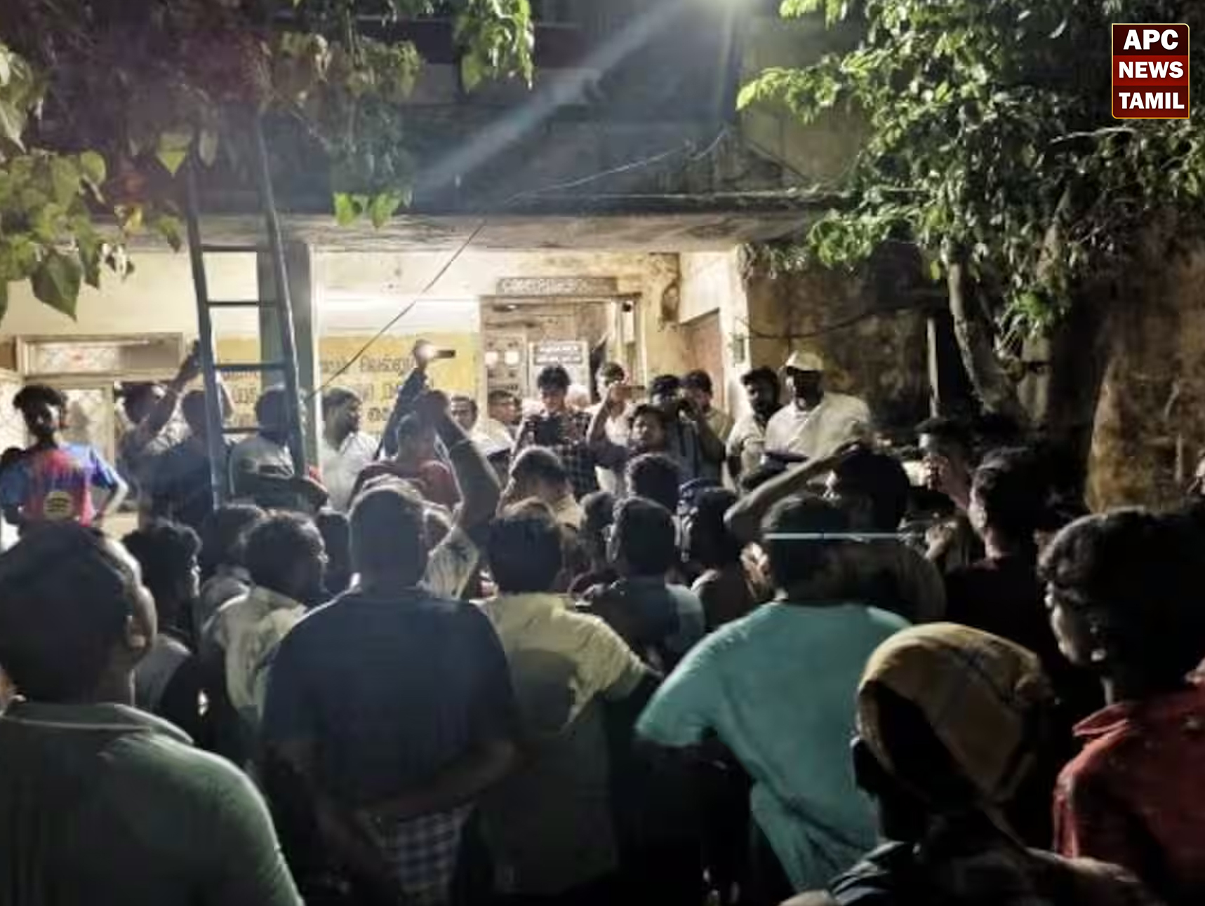 சென்னை தேனாம்பேட்டையில் 13 மணி நேரமாக நீடிக்கும் மின்வெட்டு: தூக்கமின்றி தவித்த பொதுமக்கள் கடும் அவதி!