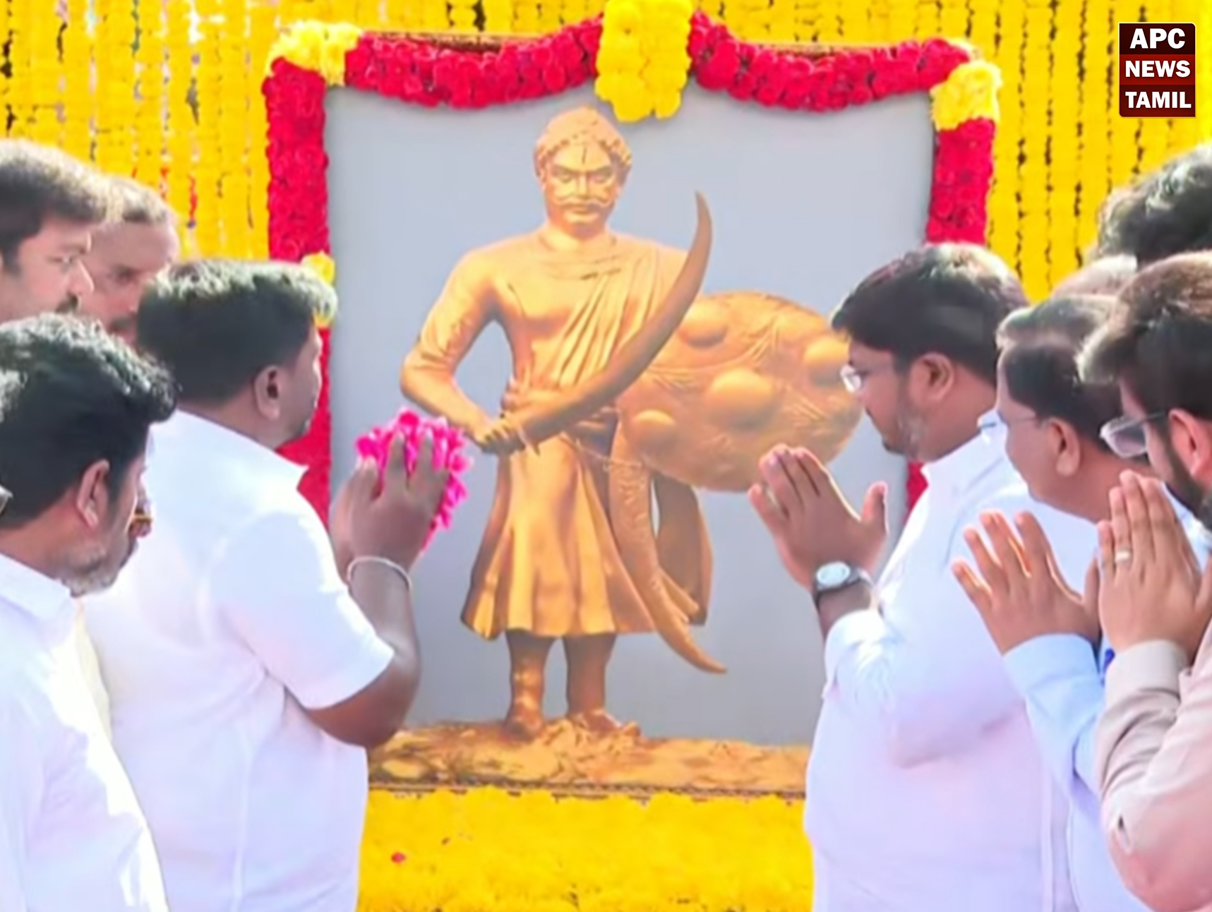 ராமநாதபுரத்தில் மாவீரன் அழகுமுத்துக்கோனின் 269-வது குருபூஜை: நவாஸ்கனி எம்.பி மாலை அணிவித்து மரியாதை!