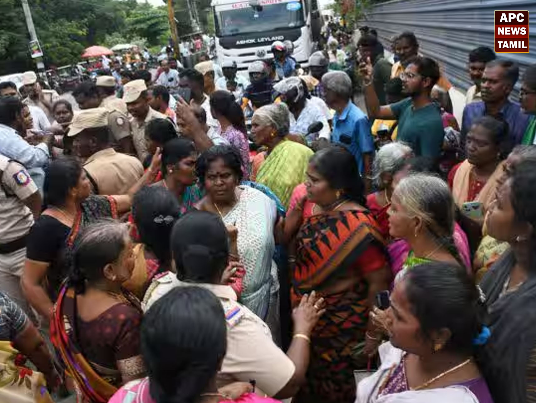 திருமங்கலம் அருகே பயங்கரம்: திமுக பிரமுகர் காரில் துரத்தி வெட்டிக் கொலை – உறவினர்கள் சாலை மறியல்