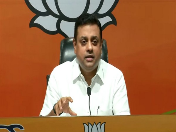 "வந்தே மாதரம் மசோதா மதச்சார்பின்மைக்கு எதிரானது!" — நாடாளுமன்றத்தில் தி.மு.க. எம்.பி. கனிமொழி ஆவேச உரை!