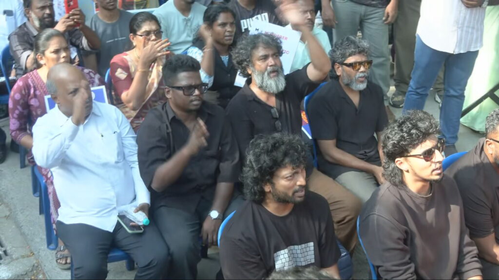 நீட் தேர்வை ரத்து செய்ய வலியுறுத்தி நீலம் பண்பாட்டு மையம் கண்டன ஆர்ப்பாட்டம் - இயக்குநர்கள் பா.ரஞ்சித், வெற்றிமாறன், அமீர் பங்கேற்பு!