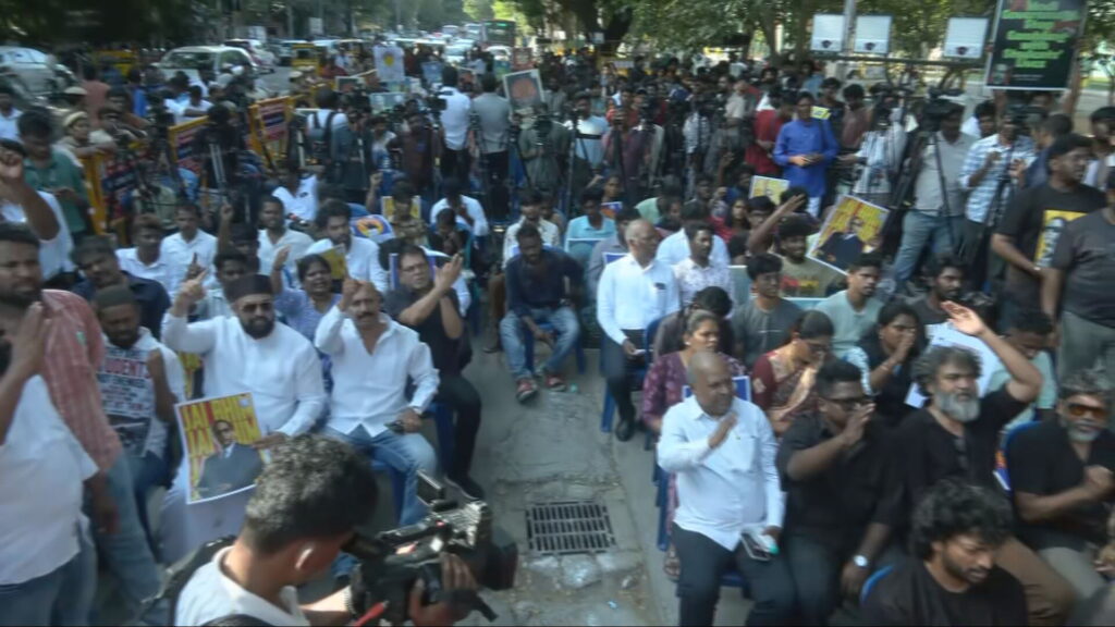 நீட் தேர்வை ரத்து செய்ய வலியுறுத்தி நீலம் பண்பாட்டு மையம் கண்டன ஆர்ப்பாட்டம் - இயக்குநர்கள் பா.ரஞ்சித், வெற்றிமாறன், அமீர் பங்கேற்பு!