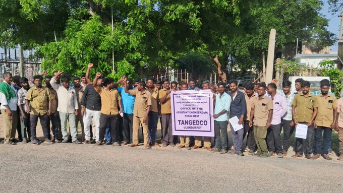 பணி நிரந்தரம் செய்யக் கோரி உளுந்தூர்பேட்டையில் மின்வாரிய ஒப்பந்த ஊழியர்கள் திடீர் ஆர்ப்பாட்டம்!