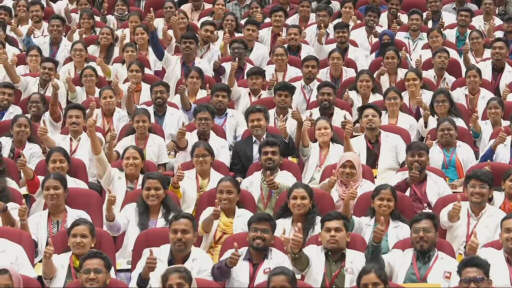 சென்னை மாநிலக் கல்லூரியில் மாஸ் காட்டிய விஜய்! ஒரே மேடையில் 2,100+ இளைஞர்களுக்கு அரசு வேலை.. குஷியான குடும்பங்கள்!