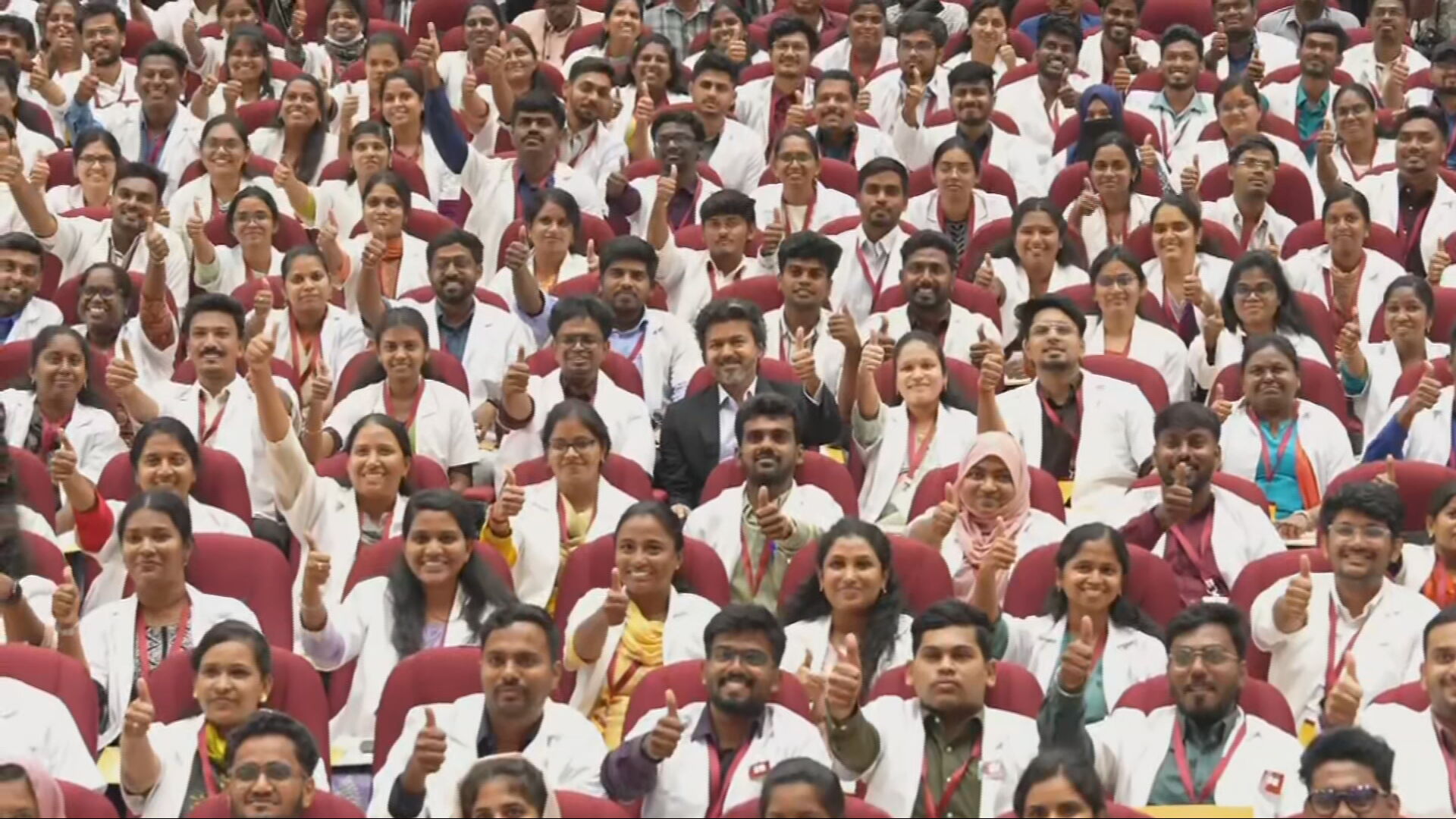 சென்னை மாநிலக் கல்லூரியில் மாஸ் காட்டிய விஜய்! ஒரே மேடையில் 2,100+ இளைஞர்களுக்கு அரசு வேலை.. குஷியான குடும்பங்கள்!