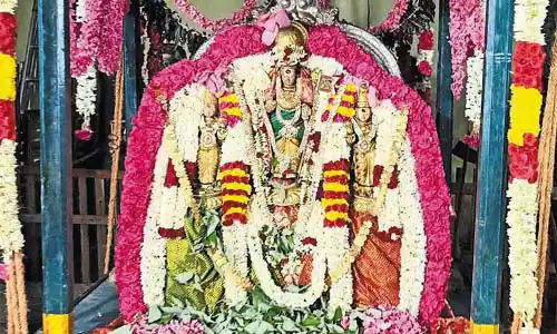 மயிலம் முருகன் கோவிலில் ஆனி மாத கிருத்திகை விழா: ஊஞ்சல் அலங்காரத்தில் சுவாமி தரிசனம்!