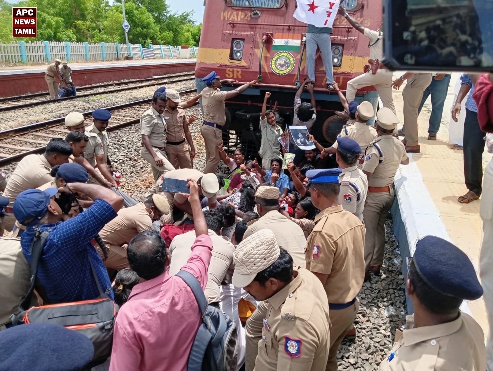 நீட் முறைகேடு: டெல்லி போராட்டத்திற்கு ஆதரவாக திருப்பரங்குன்றத்தில் ரயில் மறியல்!