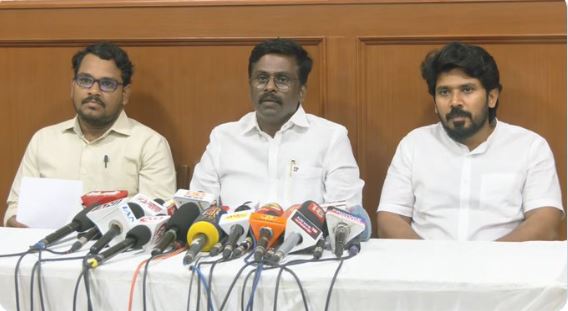 "அன்று விஜய் கேட்ட நீதி; இன்று மக்கள் கேட்கும் கேள்வி!" – முதலமைச்சர் விஜய்யை நோக்கிப் பாயும் 'ரீல்ஸ் வேண்டாம், நீதி வேண்டும்' விமர்சனக் கணைகள்!