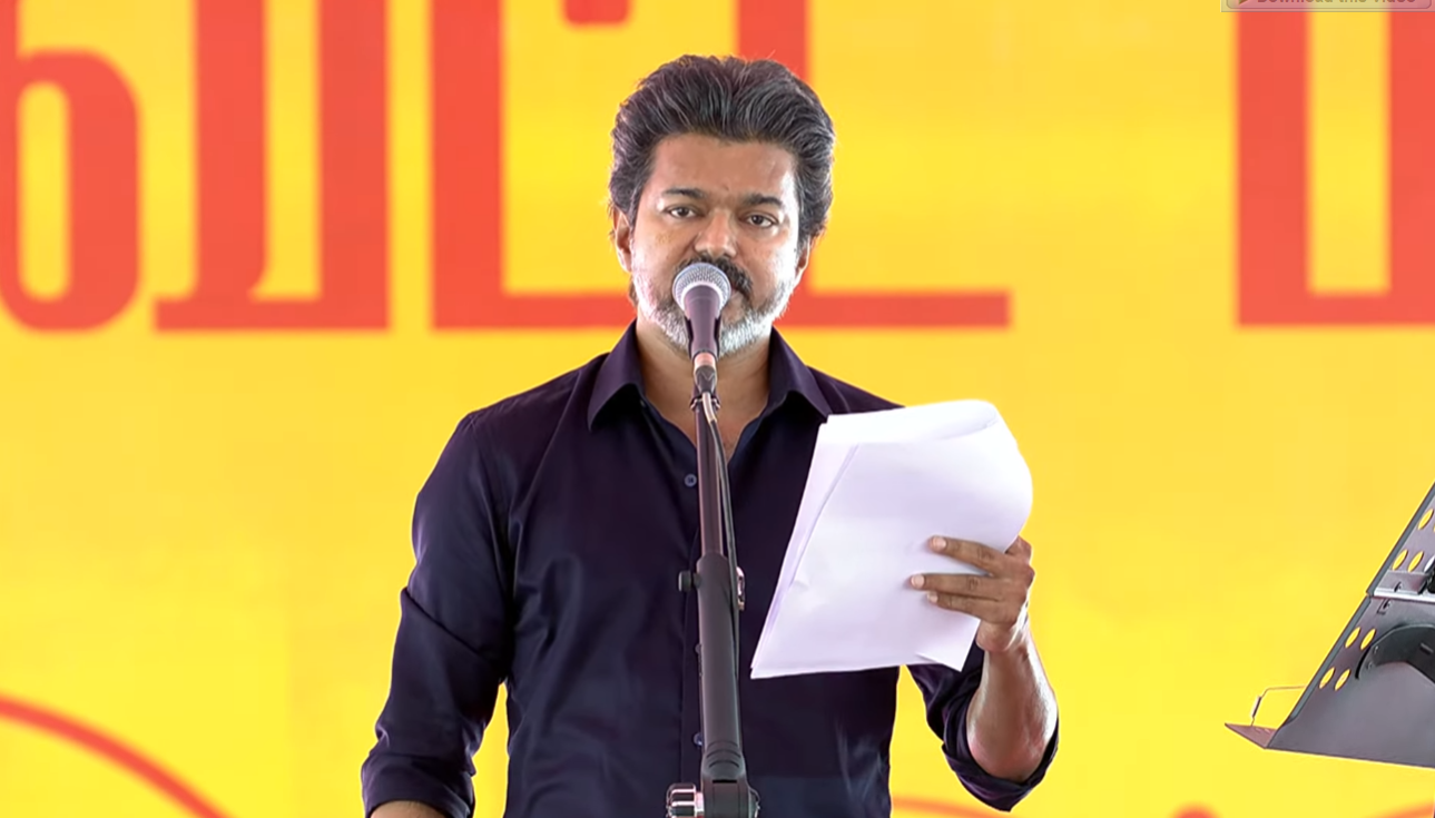 அண்ணா பிறந்தநாளில் ‘தங்க மோதிரம்’ திட்டம் அறிமுகம்.. கரூரில் உயிரிழந்த மழலைகளுக்கு நினைவுச் சின்னம்; – முதலமைச்சர் விஜய் பேச்சு