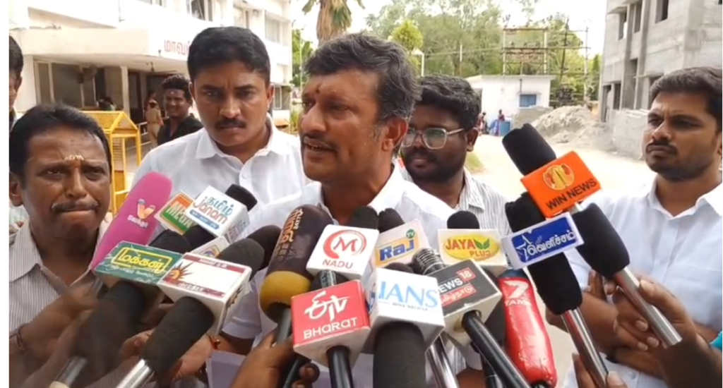 ஈரோடு தவெக எம்.எல்.ஏ. மீது 1.65 கோடி ரூபாய் மோசடி புகார்: மலேசிய தொழிலதிபர் மாவட்ட எஸ்.பி.-யிடம் மனு அளிப்பால் பரபரப்பு!