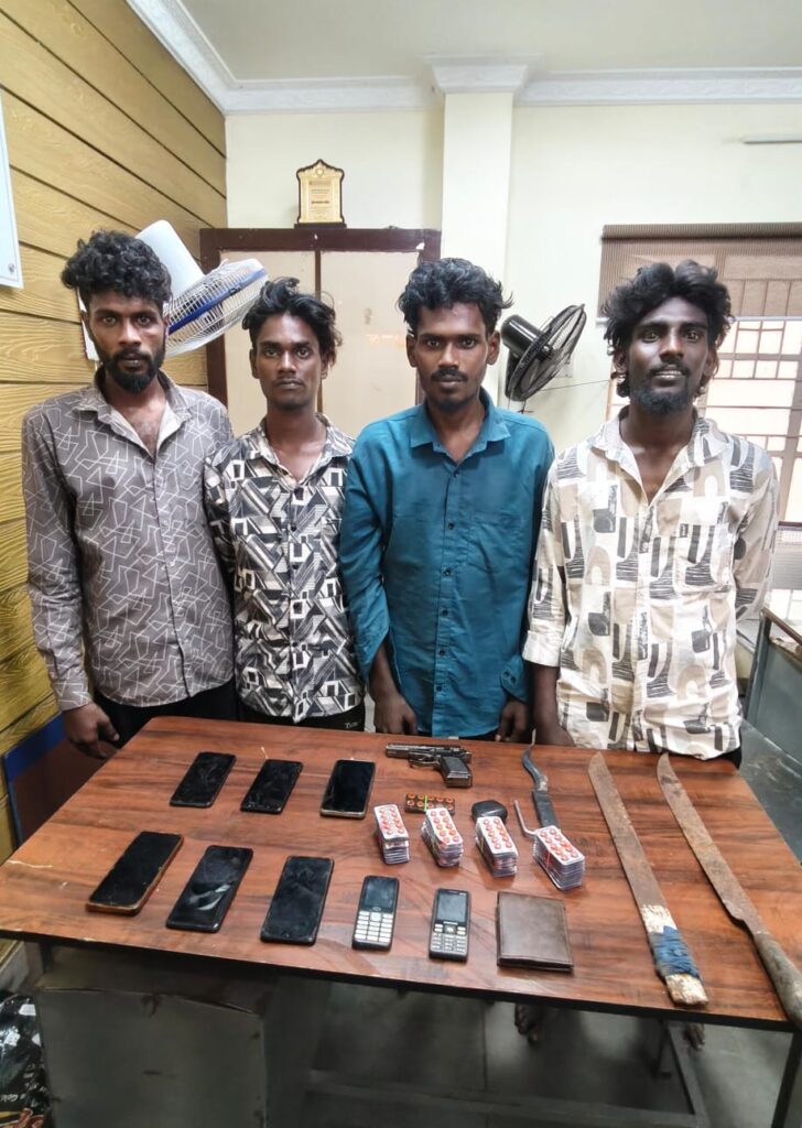 தாம்பரத்தில் துப்பாக்கி, கத்திகளுடன் போதை மாத்திரை விற்ற 4 பேர் கைது: மொபைல் லொகேஷனை வைத்து போலீஸ் அதிரடி வேட்டை!