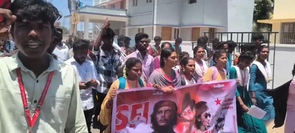 டெல்லியில்