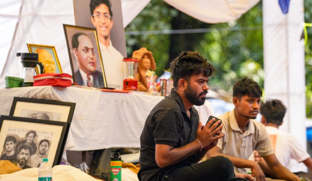 "நாட்டின் எதிர்காலம் உங்கள் கையில்!" — டெல்லியை ஸ்தம்பிக்க வைத்த Gen Z... பாராட்டித் தள்ளிய சோனம் வாங்சுக்!