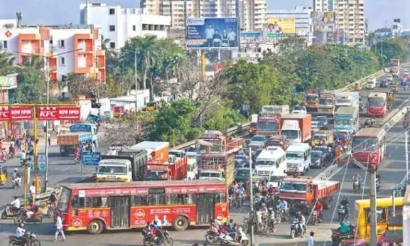 சென்னையில் கடும் போக்குவரத்து நெரிசல்: 5 கி.மீ தூரத்தைக் கடக்க 45 நிமிடங்களுக்கு மேல் காத்திருப்பு – வாகன ஓட்டிகள் பெரும் அவதி!