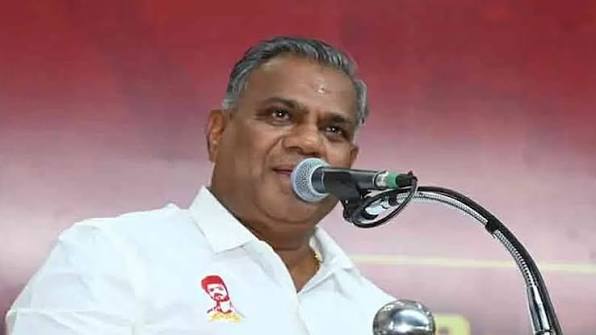 "ஜனநாயகன் படத்திற்கு அரசு விடுமுறை விட்டாலும் ஆச்சரியமில்லை!" – தவெக அரசை75 வெளுத்து வாங்கிய ஆர்.பி. உதயகுமார்!