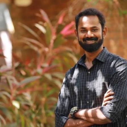 “திரைப்படங்களில் புகைப்பிடிக்கும் காட்சிகளைத் தவிர்க்கிறேன்!” – காஞ்சிபுரத்தில் நடிகர் ரமேஷ் திலக் பேட்டி