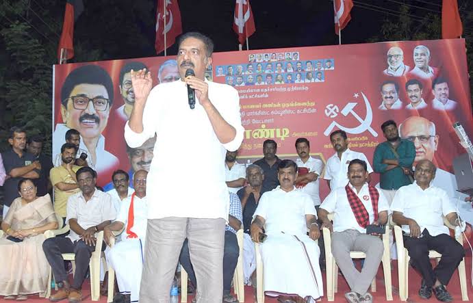 ரீல் வில்லன் முதல் ரியல் போராளி வரை: தேசிய அரசியலில் ஒலிக்கத் தொடங்கும் நடிகர் பிரகாஷ்ராஜின் குரல்!