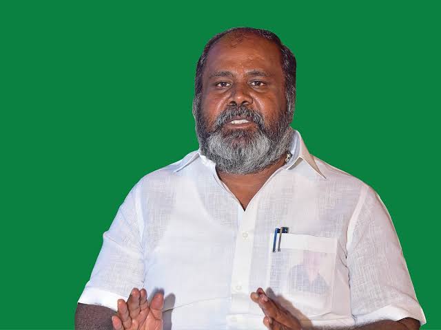 விஜய்யைப் பார்த்து மோடியே வியந்துட்டாராம்!" – தவெக-வில் ஜால்ரா அடிக்கும் மாஜிக்கள்: ஆர்.பி.உதயகுமார் ஆவேசப் பேட்டி!