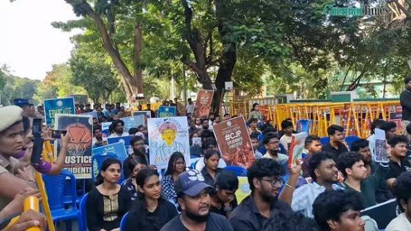 இளைஞர்களின் அறவழி எழுச்சி... விலகி நிற்கும் தலைவர்கள்!