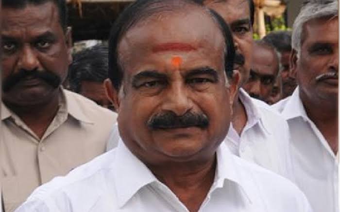 அதிமுக-வில் சசிகலா, டிடிவி தினகரன் இணைய வாய்ப்பு? பொருத்திருந்து பாருங்கள் என முன்னாள் அமைச்சர் கே.சி.கருப்பணன் பரபரப்பு பேட்டி! 