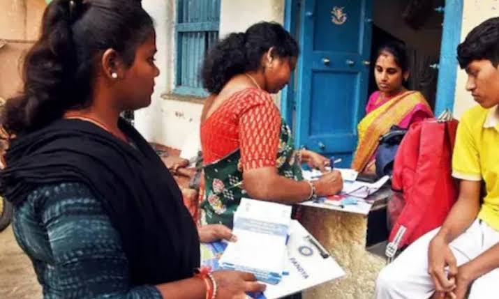 உங்க வீட்ல கார், டிவி, இன்டர்நெட் இருக்கா? தமிழக அரசு எடுக்கப்போகும் அதிரடி கணக்கெடுப்பு.. முழு விபரம் உள்ளே!