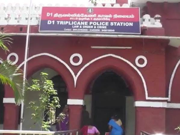 மெத்தைக்கு அடியில் ரூ.11 லட்சம் கள்ளநோட்டுகள்: திருவல்லிக்கேணியில் பரபரப்பு – பெண் உட்பட 3 பேர் சிக்கினர்!