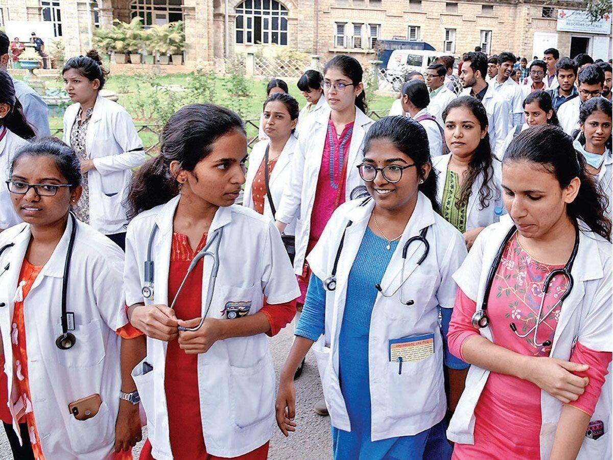 இளநிலை மருத்துவம், பல் மருத்துவப் படிப்புகளுக்கு இந்தாண்டு 70,485 பேர் விண்ணப்பம்!