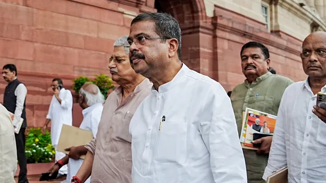 "அதிகார ஆணவத்திற்கு கிடைத்த மரண அடி!" — சாதி, மதங்களைக் கடந்து ஒன்றிணைந்த இளைஞர்களின் வெற்றி!