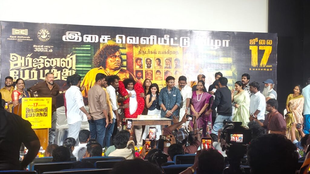 அரசியலில் குதிக்கிறாரா தனுஷ்? ‘புதிய கொடி’ சர்ச்சைக்கு ரசிகர் மன்றத் தலைவர் சுப்பிரமணிய சிவா விளக்கம்!