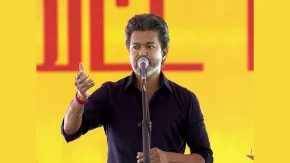 கரூரில் உணர்ச்சிப் பெருக்கு - மக்கள் சந்திப்பில் 'வேட்டைக்காரன்' பாடல் பாடிய முதலமைச்சர் விஜய்!