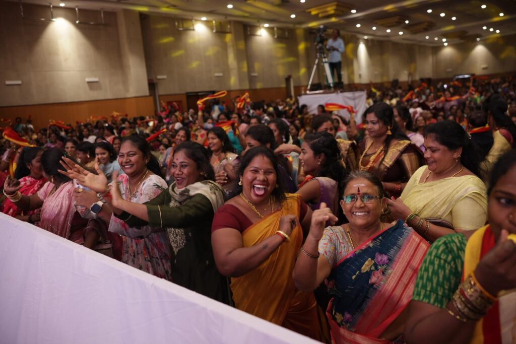 "விஜய் அரசியலில் பெண்களின் எழுச்சி; தவெக-வின் வாக்கு வங்கியாக மாறும் மகளிர் சக்தி!" – ‘ஜீவா டுடே’ கள ஆய்வுத் தொகுப்பு!