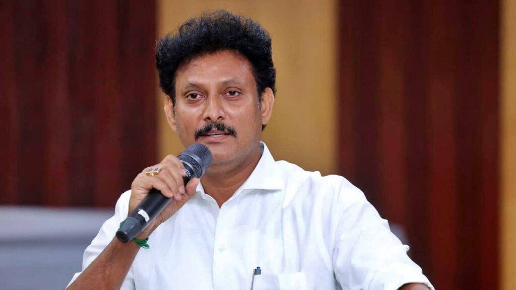 "திராவிட மாடல் ஆட்சியில் ஏறுமுகம்... இப்போது வீழ்ச்சி!" பள்ளிக் கல்வித்துறை நிதி குறைப்புக்கு முன்னாள் அமைச்சர் அன்பில் மகேஸ் கண்டனம்!