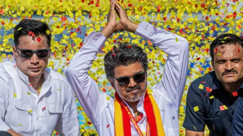 "காவிரியை விட்டுக் கொடுத்தாலும் பரவாயில்லை; விஜய்யைக் கேட்கக் கூடாது!" —அரசியல் விமர்சகர் ஹஸீப் அனல் பறக்கும் பேச்சு!