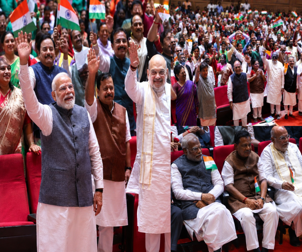 நாடாளுமன்ற வளாகத்தில் தேசியக்கொடியுடன் பிரதமர் மோடி: எம்பிக்களுடன் சேர்ந்து 'பாரத மாதா கி ஜெய்' முழக்கம்!