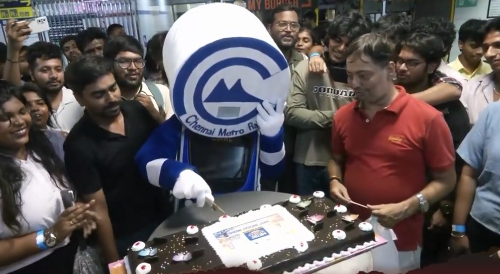 இந்தியாவின் முதல் சாதனை: ஓடும் மெட்ரோ ரயிலில் கோலாகலமாகக் கொண்டாப்பட்ட 387-வது மெட்ராஸ் டே!