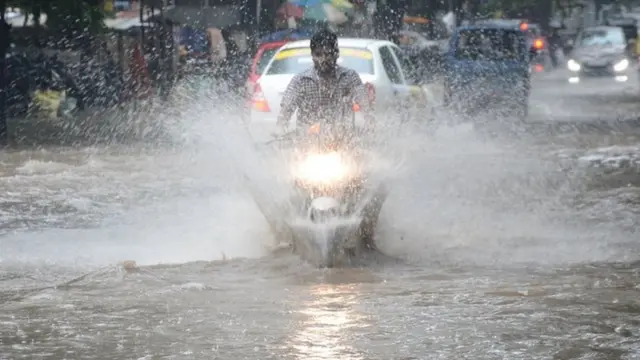 வடகிழக்கு பருவமழை முன்னெச்சரிக்கை: 5 மாவட்டங்களுக்கு ரூ.42 கோடி நிதி ஒதுக்கீடு செய்து தமிழக அரசு அரசாணை
