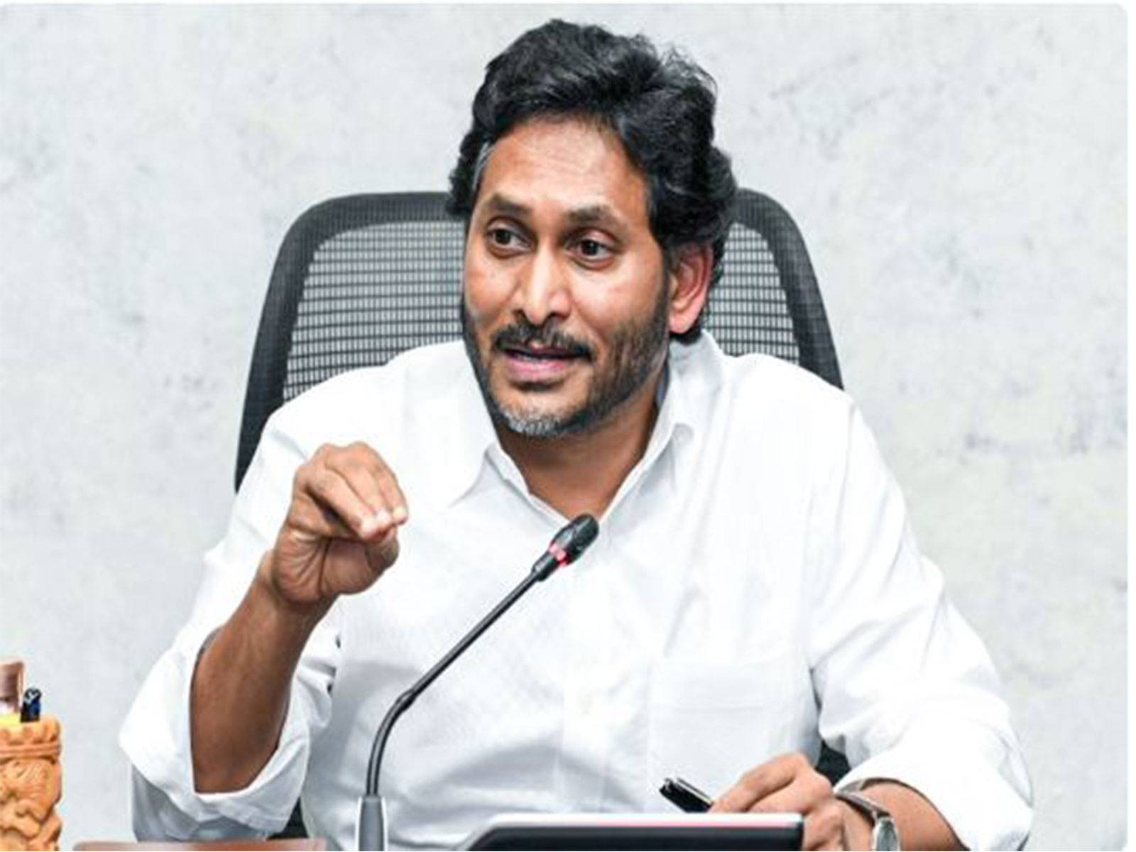 “அரசின் தோல்விகளை மக்கள் முன் வெளிப்படுத்துங்கள்!” – YSRCP சட்டமன்ற உறுப்பினர்களுக்கு ஜெகன் மோகன் ரெட்டி உத்தரவு!