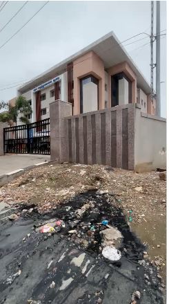 ஆவடி அரசு மருத்துவமனையில் நிரம்பி வழியும் கழிவுநீர்: சாலையில் பெருக்கெடுத்து ஓடுவதால் பொதுமக்கள் அவதி!