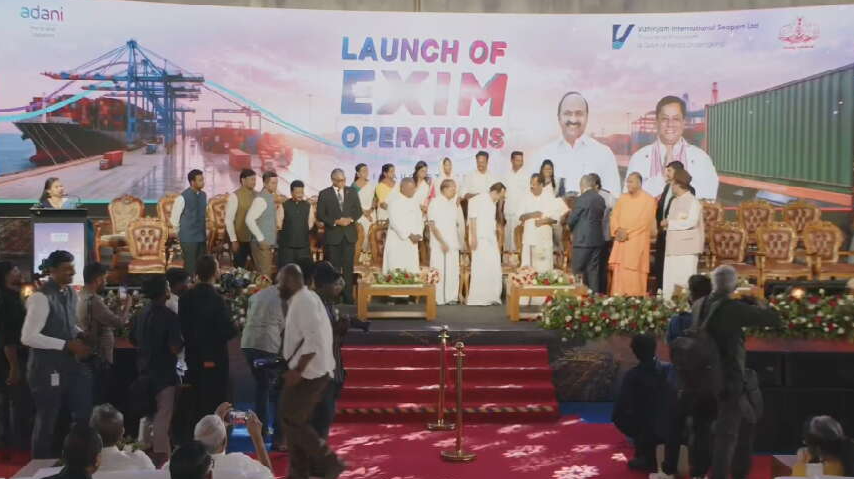 மாஸ் காட்டும் கேரளா! முழு செயல்பாட்டுக்கு வந்த விழிஞ்சம் சர்வதேச துறைமுகம்... பொருளாதாரத்தில் செம வளர்ச்சி!