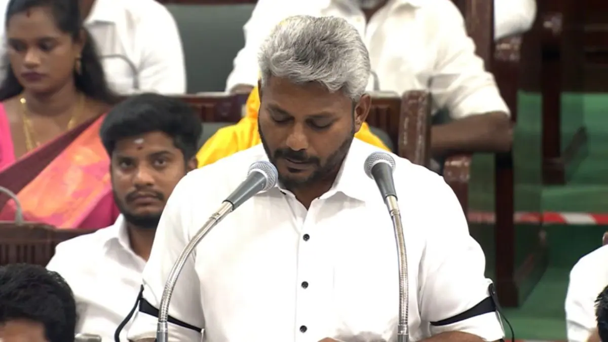 தவெக அரசின் அதிரடி பட்ஜெட்… குழந்தைகளுக்கு 1 கிராம் தங்க மோதிரம்! ‘வெற்றி மடிக்கணினி’ திட்டம் அறிவிப்பு!