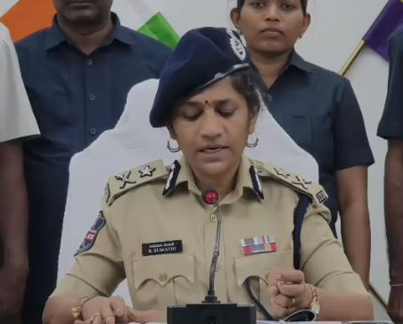 உடலில் டேப் ஒட்டி ரூ.1.5 கோடி கஞ்சா எண்ணெய் கடத்தல்: மைனர்கள் உட்பட 6 பேர் கொண்ட கும்பல் ஐதராபாத்தில் கைது!