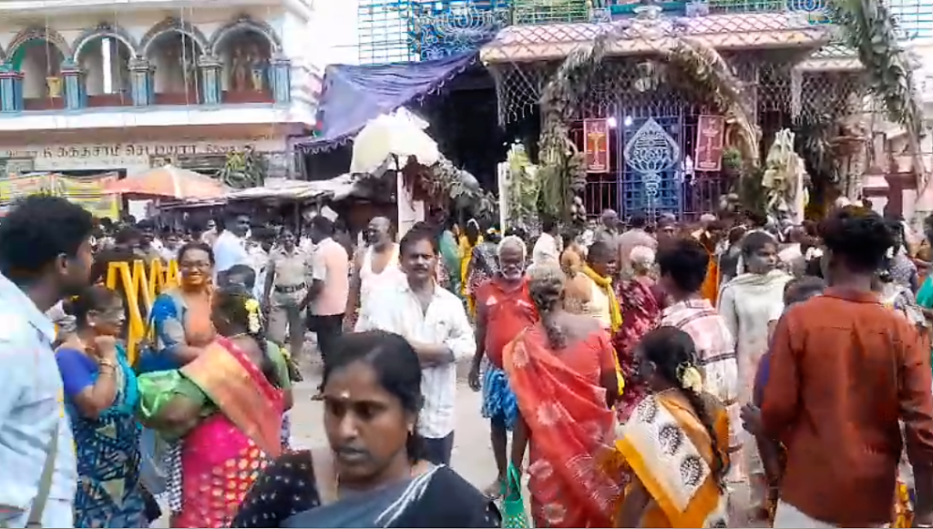 ஆடி திருவிழா கடைகளிடம் தவெகவினர் வசூல் வேட்டை - இந்து சமய அறநிலையத்துறை மீது சிறு வியாபாரிகள் பகீர் குற்றச்சாட்டு!
