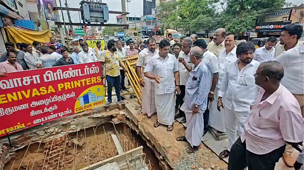 ஆவடியில் நெடுஞ்சாலைத்துறையைக் கண்டித்து வணிகர்கள் திடீர் சாலை மறியல்: நாளை முழு அடைப்புப் போராட்டத்திற்கு அழைப்பு!