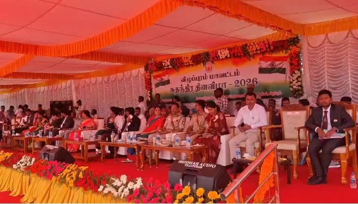 சுதந்திர தின விழாவில் நேர்ந்த அடுத்தடுத்த சொதப்பல்கள்: விழுப்புரம் ஆட்சியர் ஏற்றிய கொடி அறுந்து விழுந்ததால் பதற்றம்!