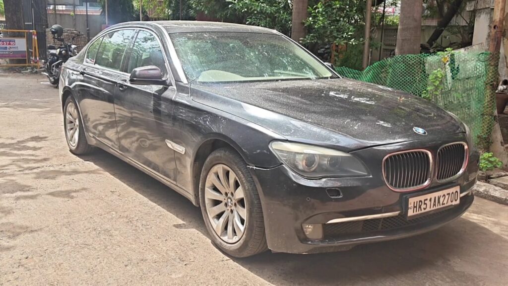 பழைய வாகனம் வாங்குவது போல் நடித்து டிரைவரை மிரட்டி BMW கார் பறிப்பு – பாஜக, விசிக பிரமுகர்கள் உட்பட 4 பேர் கைது!
