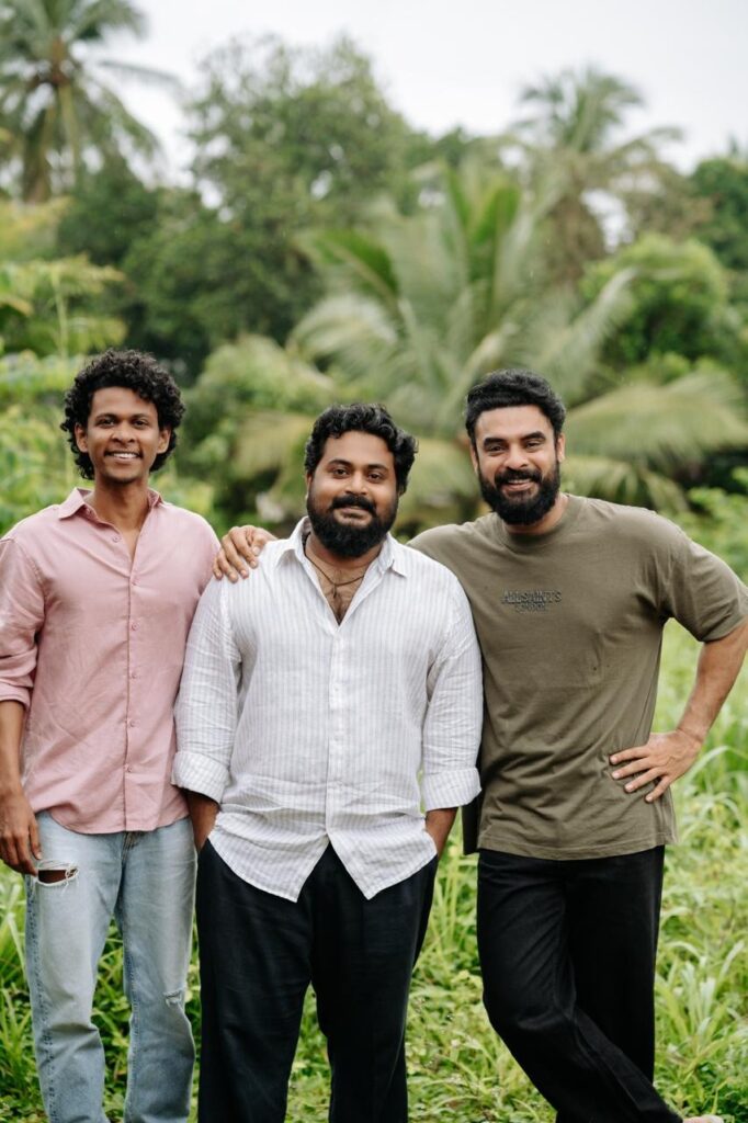 ‘குப்பி’ வெற்றிக்குப் பின் மீண்டும் இணையும் டொவினோ தாமஸ் - ஜான்பால் ஜார்ஜ் கூட்டணி: 10 ஆண்டு நிறைவில் பிரம்மாண்ட அறிவிப்பு