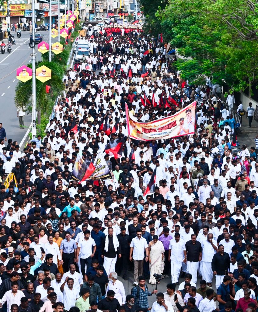 முன்னாள் முதலமைச்சர் மு. கருணாநிதியின் 8-ஆம் ஆண்டு நினைவு நாள்: சென்னையில் மு.க.ஸ்டாலின் தலைமையில் பிரம்மாண்ட அமைதிப் பேரணி!