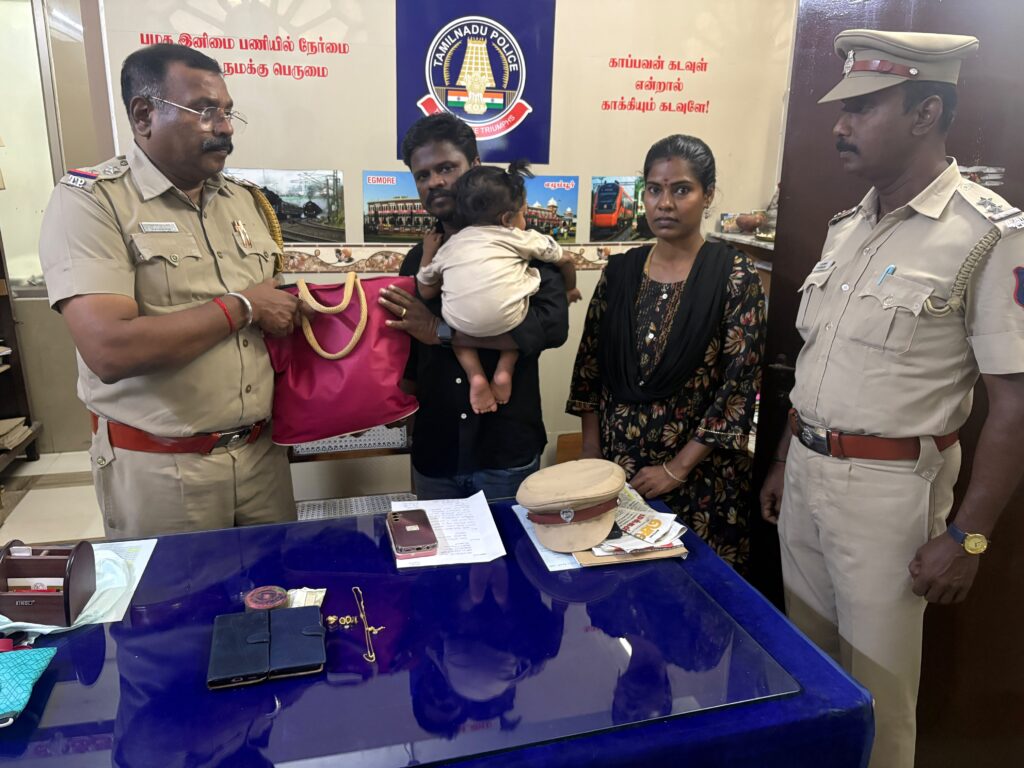 பூங்கா ரயில் நிலையத்தில் தவறவிட்ட நகை, செல்போன்கள் மீட்பு: எழும்பூர் ரயில்வே போலீசாரின் நேர்மைக்குத் தம்பதி நன்றி!